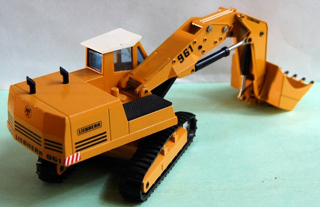 LIEBHERR R922 Pelle à volet variable